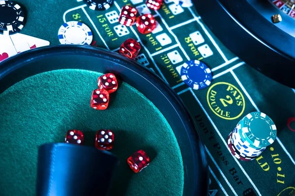Multi-game dashboard overview with live table and sports options